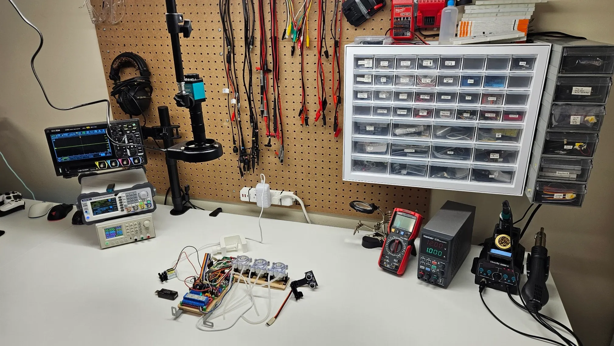 Electronics home lab image 2